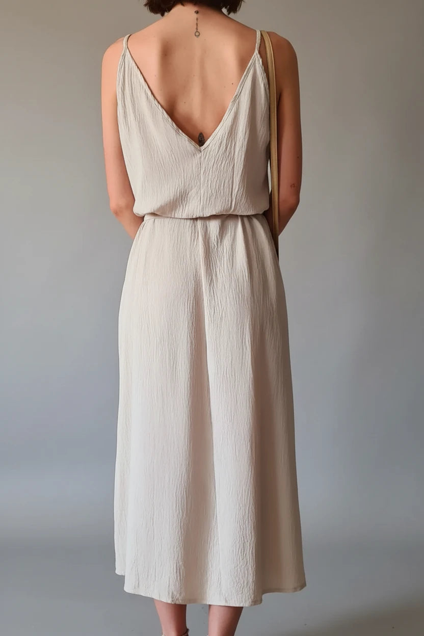 Robe beige décolleté - Fines bretelles élégante et polyvalente- du 36 au 40