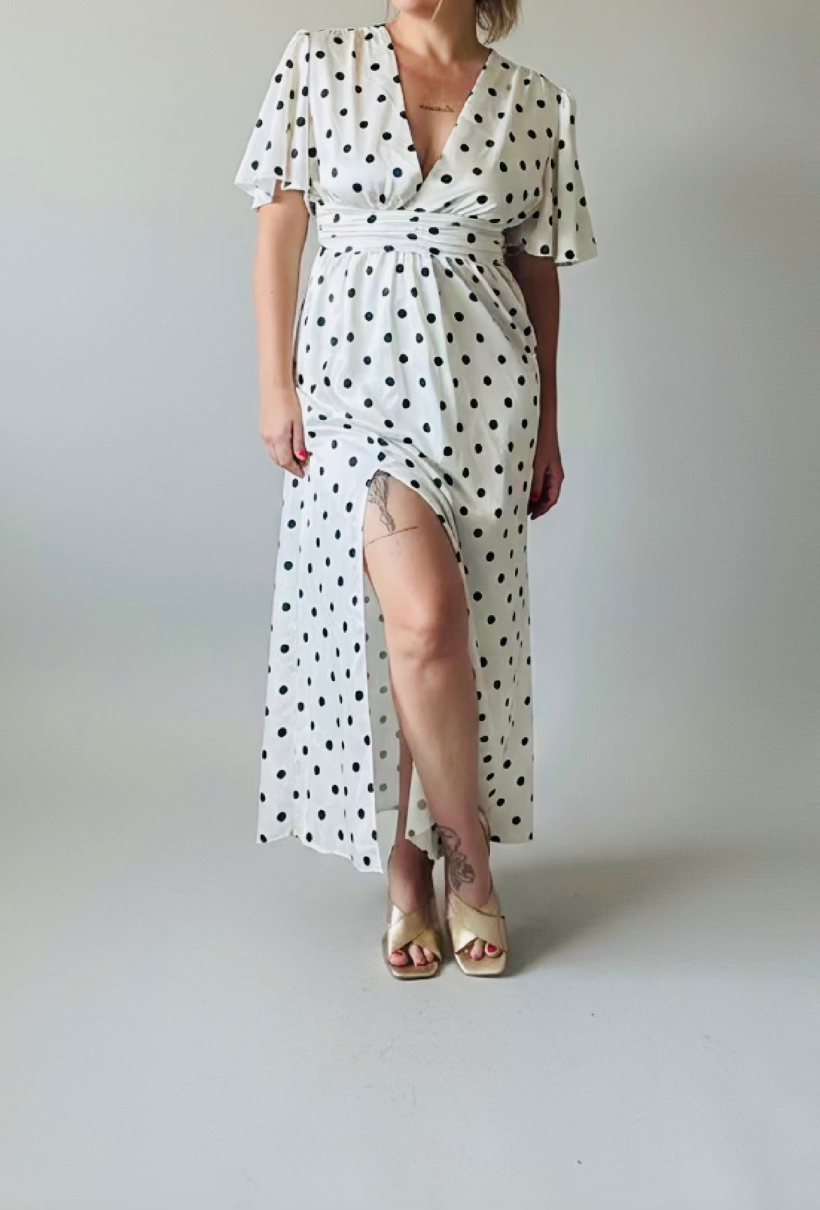 Robe longue blanche à pois