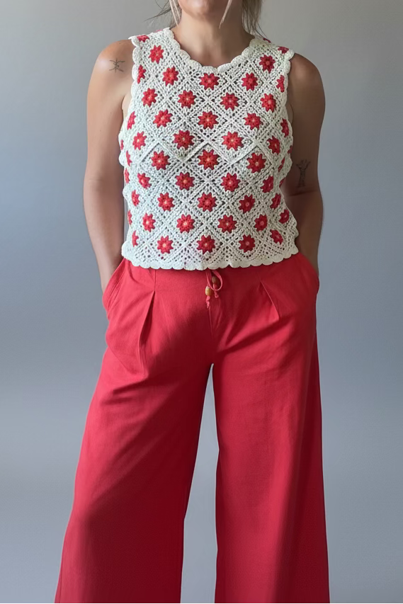 Top en crochet à fleurs rouges
