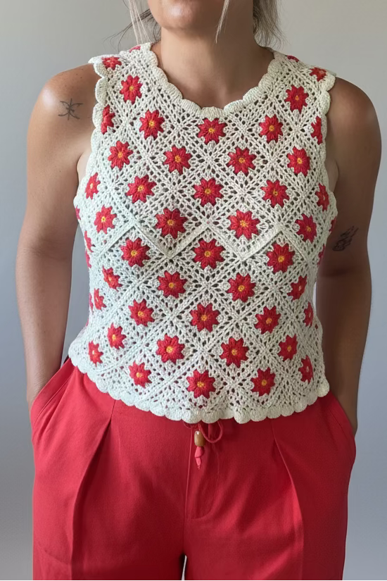 Top en crochet à fleurs rouges